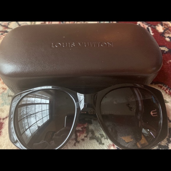 Louis Vuitton Authentic Sunglasses - Picture 4 of 6